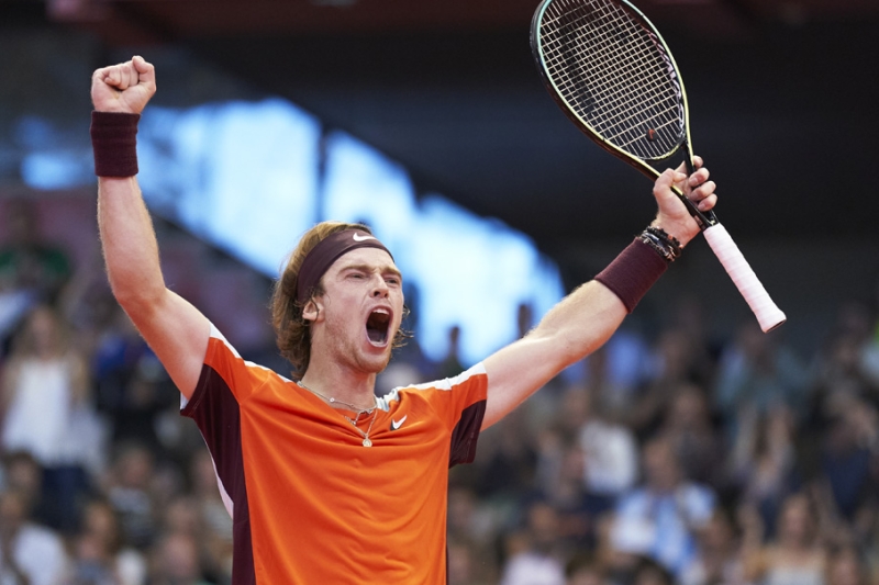 Rublev muerde Rublev muerde